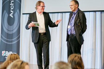 <p>Prof. Dr. Harald Bodenschatz&nbsp;(rechts) im Gespräch mit Moderator Burkhard Fröhlich; <i>Foto: Behrendt&amp;Rausch</i></p>