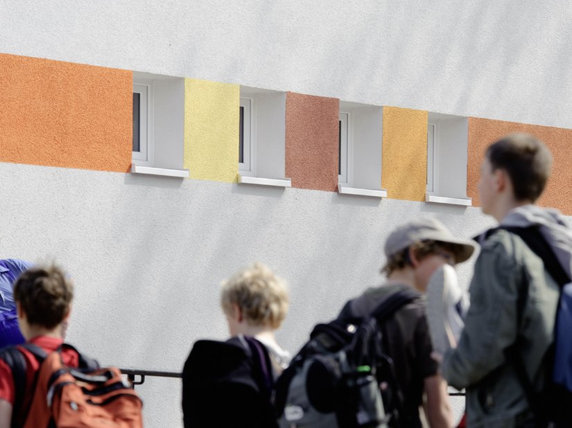 Detailansicht: Fensterband im Eingangsbereich.