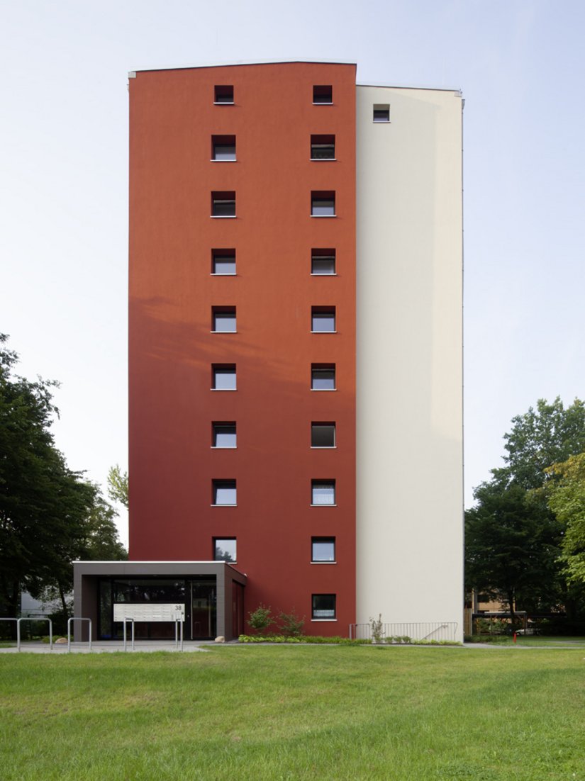 Die Eingangsbereiche heben sich klar hervor und sind behindertengerecht umgebaut worden.