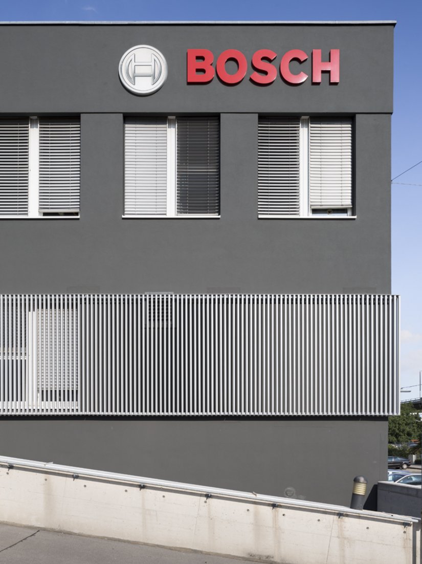 Das Firmengebäude ist eine Botschaft an die Kunden und eine gute Werbung für die Firma Bosch.