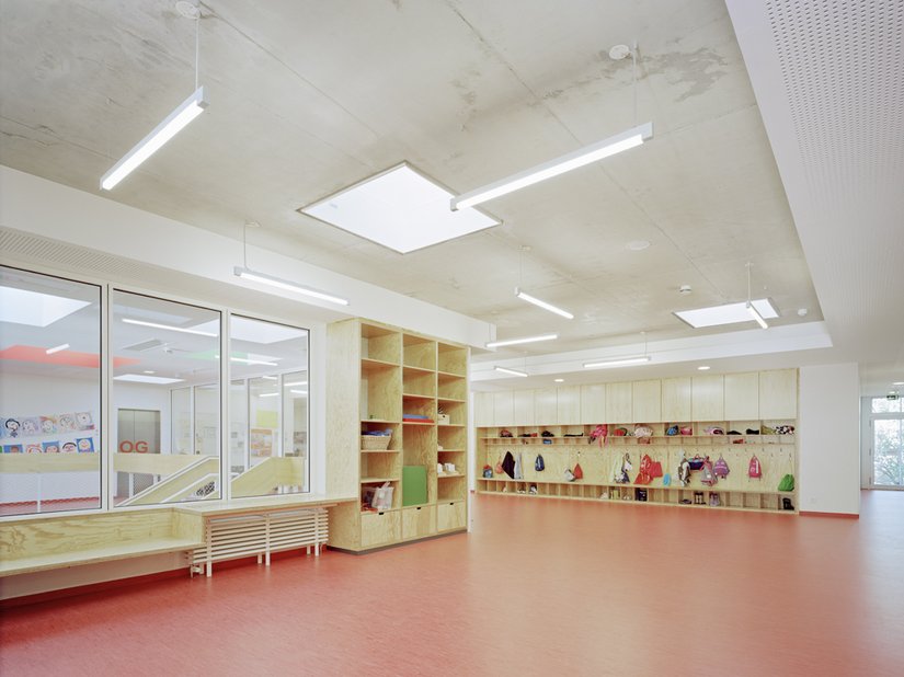 Im Innenbereich wurde mit Brillux Sensocryl 267 eine Farbe verarbeitet, welche gegenüber allen Anforderungen einer modernen Schule perfekt gewappnet ist.