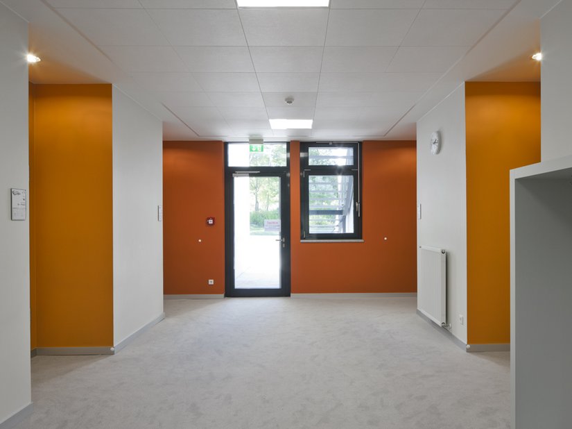 Die farbige Gestaltung ist so gewählt, dass das Gebäude gern als Lern-, Arbeits- und Freizeitraum genutzt wird.