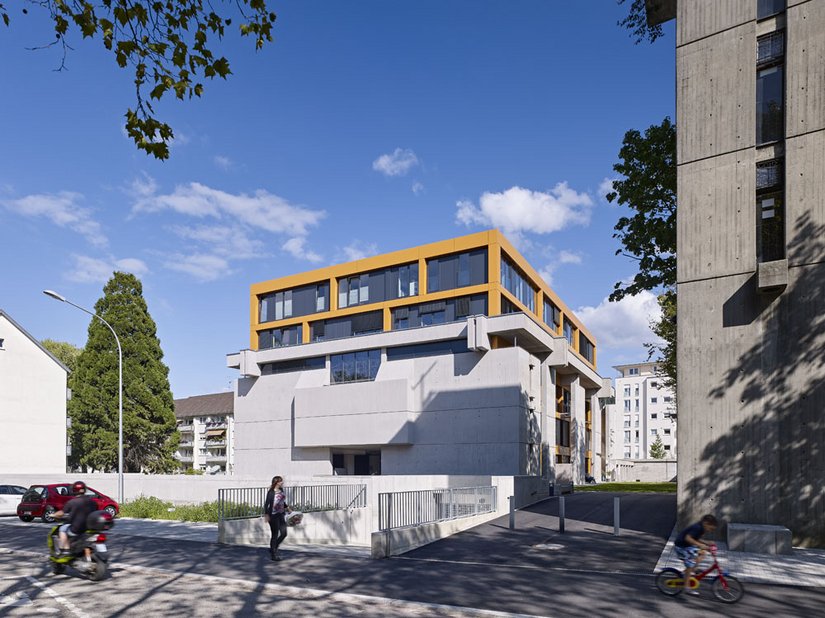 Der Abriss der Kirche St. Elisabeth schien unabwendbar. Heute hat der Betonbau eine Zukunft als lichtes Wohnhaus.