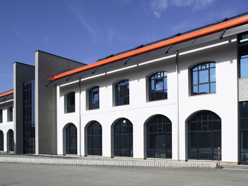 Aus einer alten Industriehalle aus dem Jahr 1900 gestaltete die von Schaewen-Gruppe ein neues Ausbildungszentrum für den Nachwuchs.