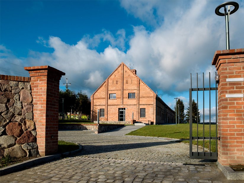 Der historische, aus dem späten 19. Jahrhundert stammende Backstein-Bauernhof wurde umgebaut und aufwendig mit Brillux Produkten saniert.