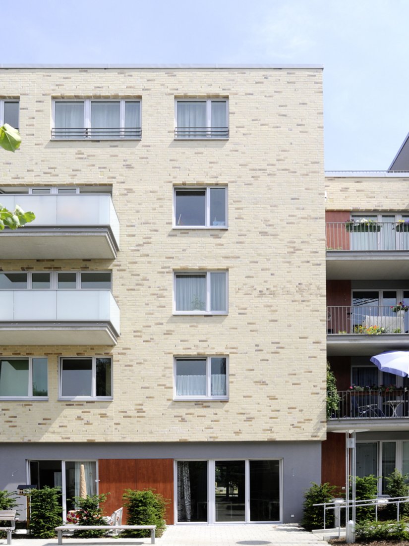Die Neubauten sind ein atmosphärisch in sich stimmiges, materiell überzeugendes Quartier, das seinen Bewohnern einen hohen Wohnwert bietet.