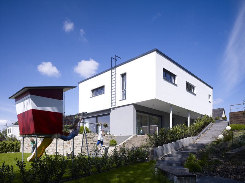 Architektur und Innenarchitektur aus einer Hand – das vom Planungsbüro starkdesign entworfene Konzept für ein Einfamilienhaus beherrscht die Kunst der Reduktion.