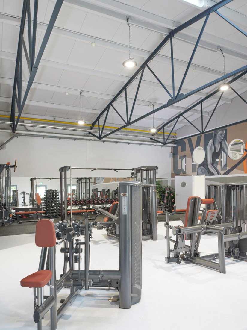 Dank seiner hervorragenden Haftungseigenschaften und der guten Kantenabdeckung sorgt Flex-Deck 1026 speziell bei Konstruktionsdecken im Industrie- und Objektbau für eine ansprechende, homogene Optik.