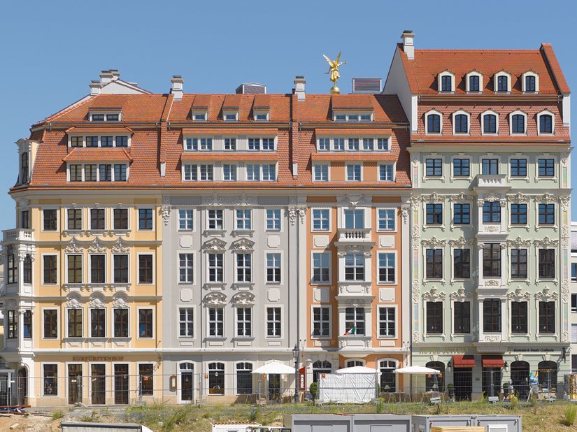Rampische Straße 1, 3, 5 und 7: Besonders das höchste Haus des Ensembles, erbaut 1715, galt als herausragendes Beispiel des Dresdner Barocks.