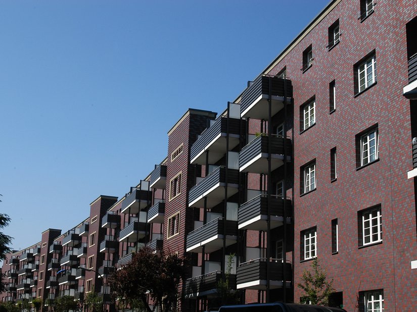 Die alten Balkone wurden durch größere Vorstellbalkone ersetzt.