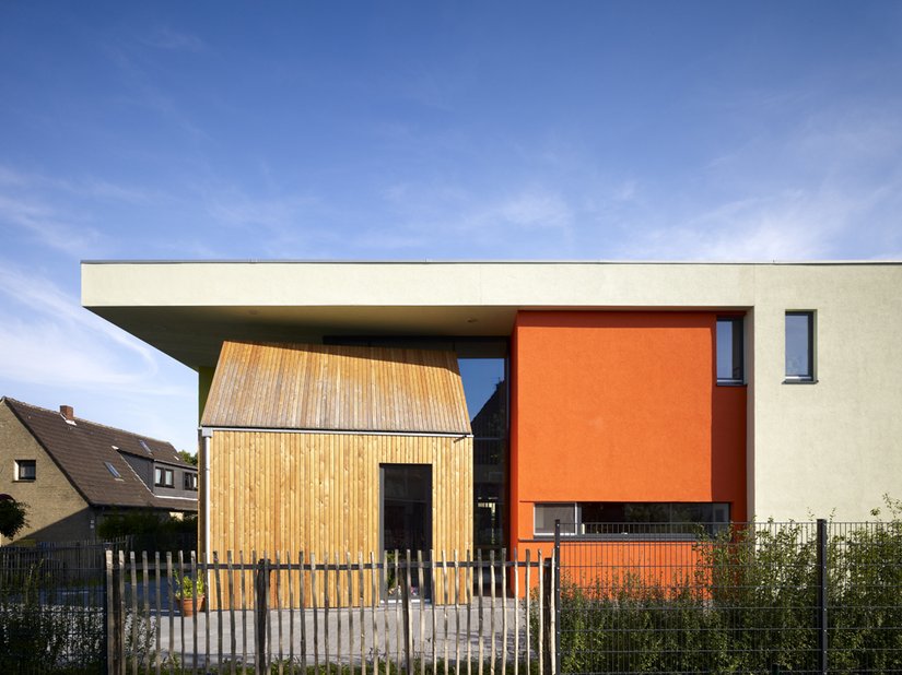 So gut wie das kleine Holzhaus werden auch die Kinder in dieser Tagesstätte behütet.