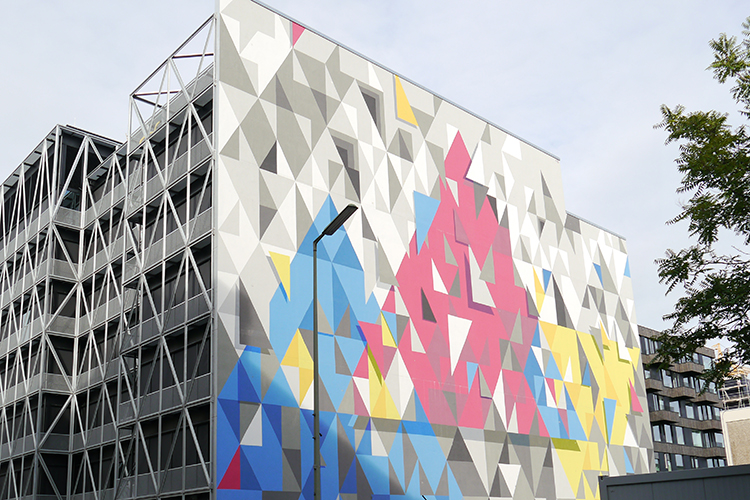 Bunte Fassade, geometrische Formen