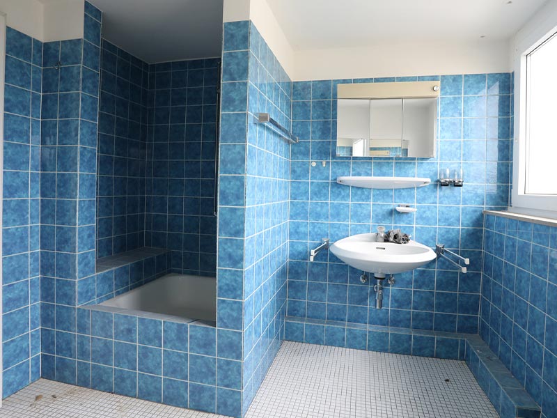 Badezimmer vorher blau